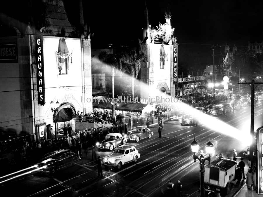 Academy Awards 1944 16th Annual at Chinese Theatre.jpg